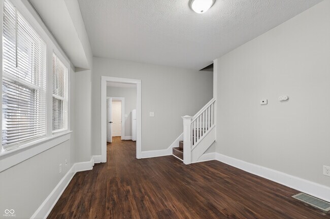 Building Photo - 926 W 32nd St