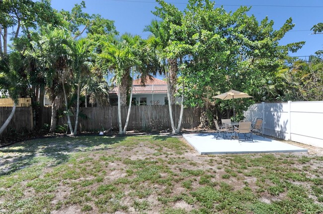 Building Photo - HIGH SEASON 2025: Naples Park 3 Bedroom //...