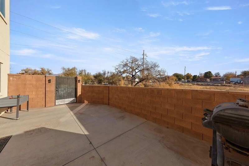 Building Photo - 355 W 200 S