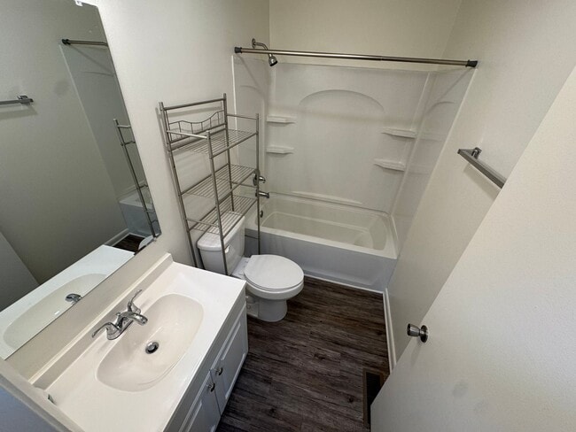 Building Photo - Towneview Estate