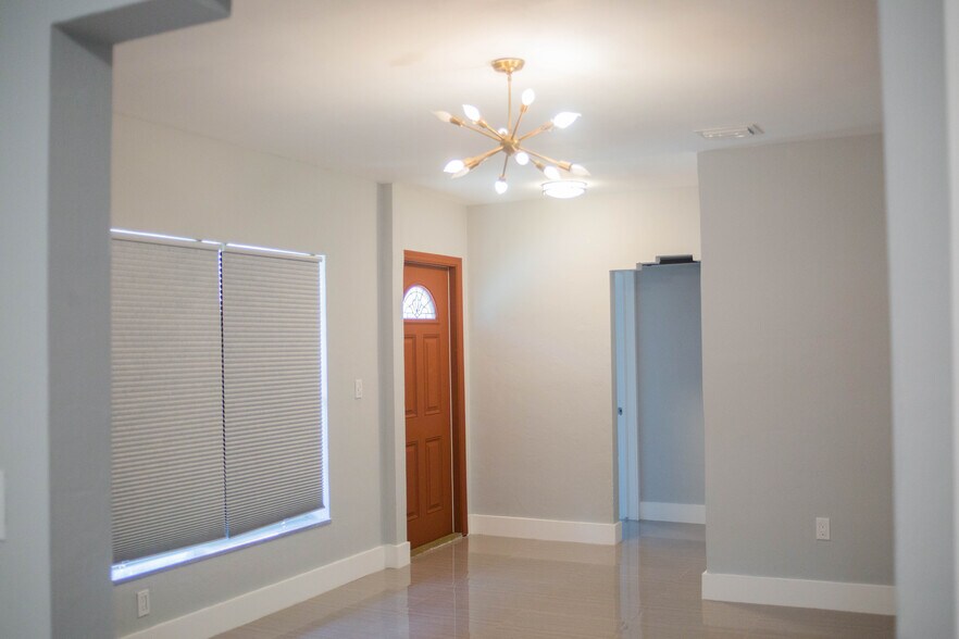 Building Photo - 624 Westward Dr