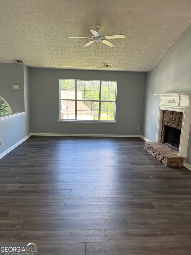 Building Photo - 506 Rosewood Cir
