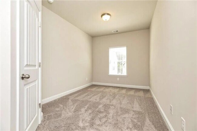 Building Photo - 695 Country Ridge Dr