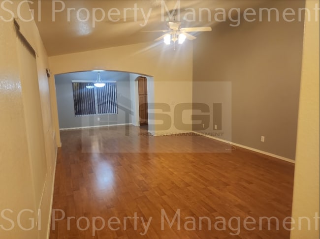 Building Photo - 2016 E Bluefield Ave