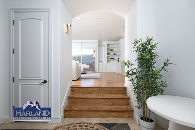 Building Photo - 760 Bonair Pl