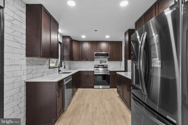 Building Photo - 3887 Shadywood Dr