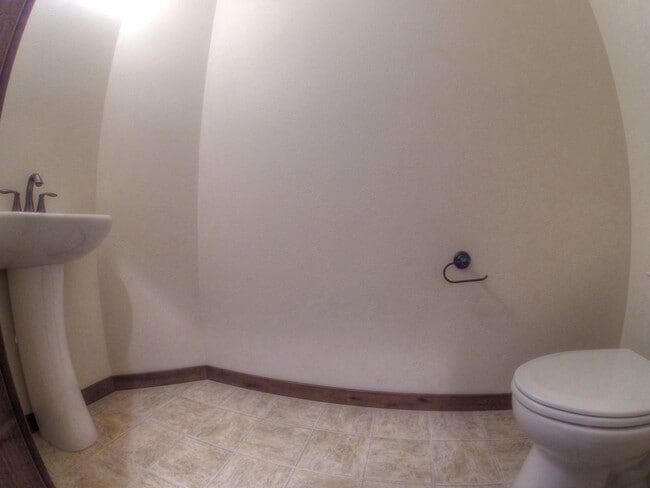 Building Photo - 2 Story in The Landings!