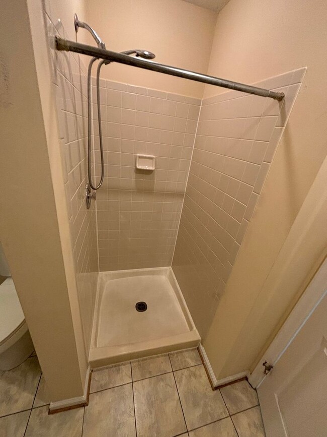 Building Photo - Updated - 2BD/2BA on 2nd floor with Balcony!