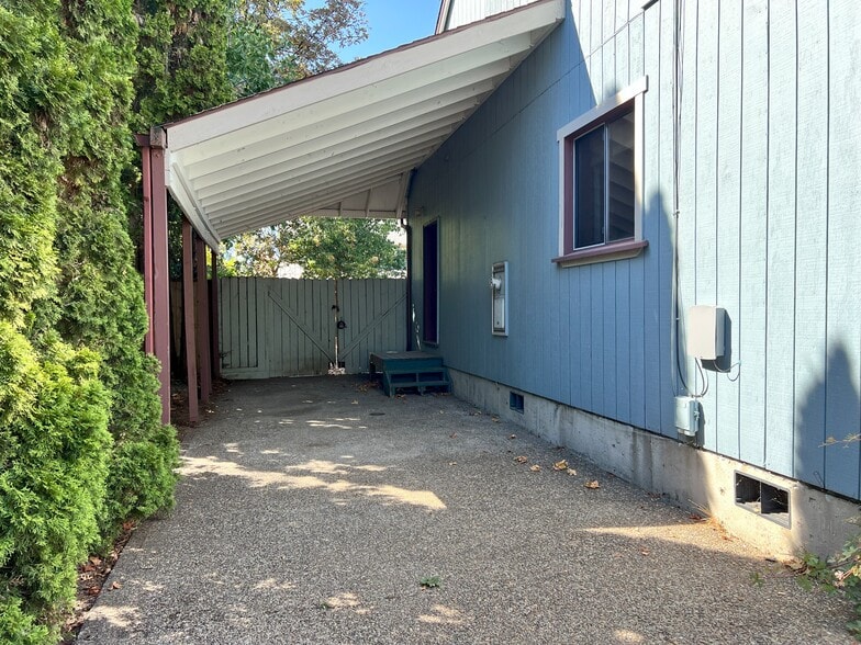 Building Photo - 742 NW 12th St