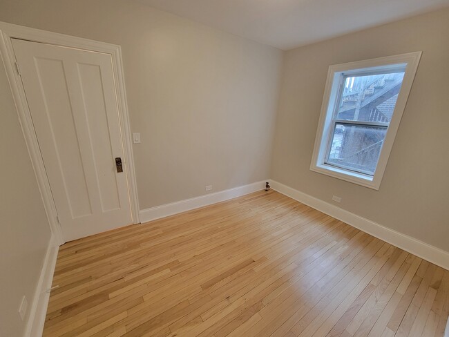 Building Photo - 6430 N Richmond St