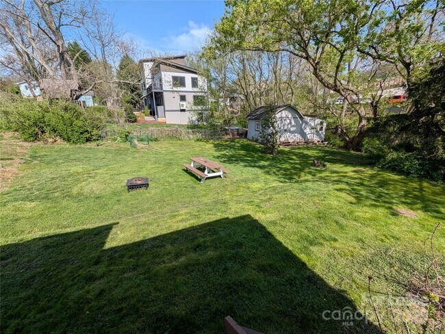 Building Photo - 25.5 Woodrow Ave