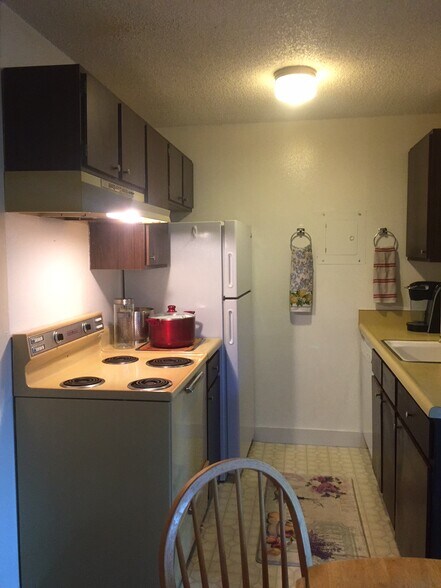 Kitchen - 3313 Madison Ave