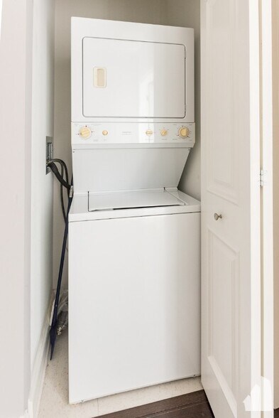 Building Photo - 1464 S MICHIGAN Ave