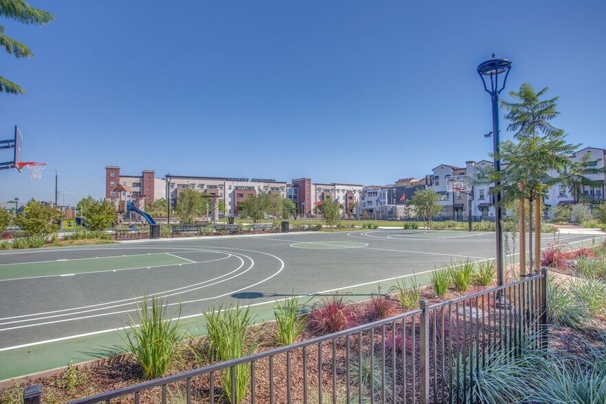 Building Photo - 226 Rosarno Ct