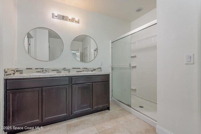 Building Photo - 2675 Falcon Ln