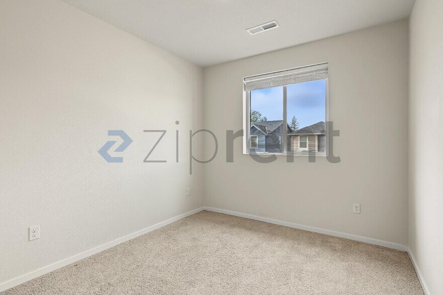 Building Photo - Unit