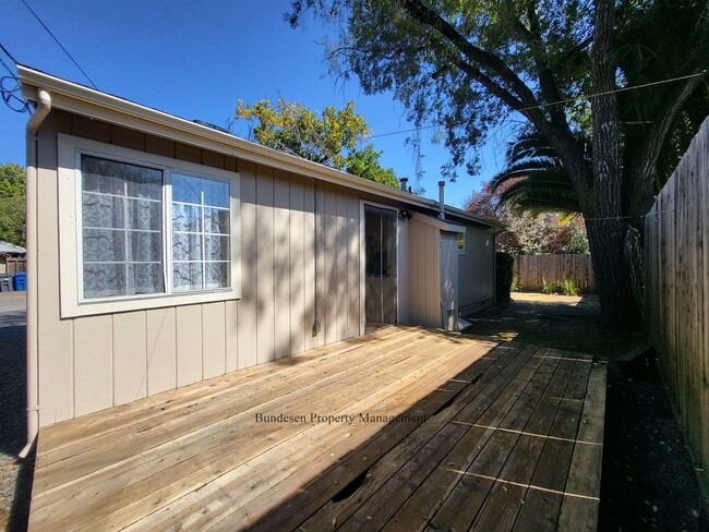 Building Photo - Charming cottage 1 bedroom on the westside...