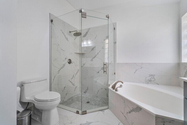 Building Photo - 2453 Country Golf Dr