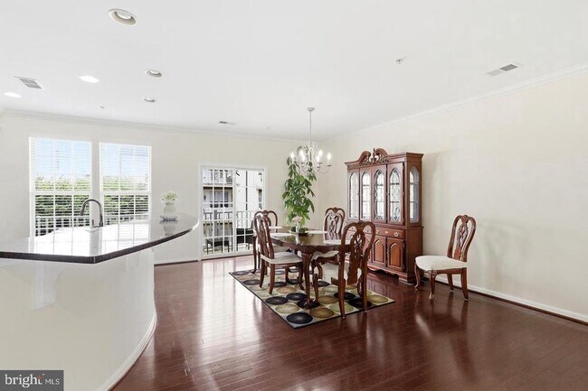 Building Photo - 7931 Crescent Park Dr