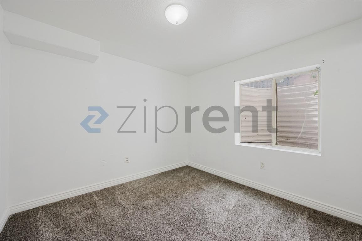 Building Photo - Unit
