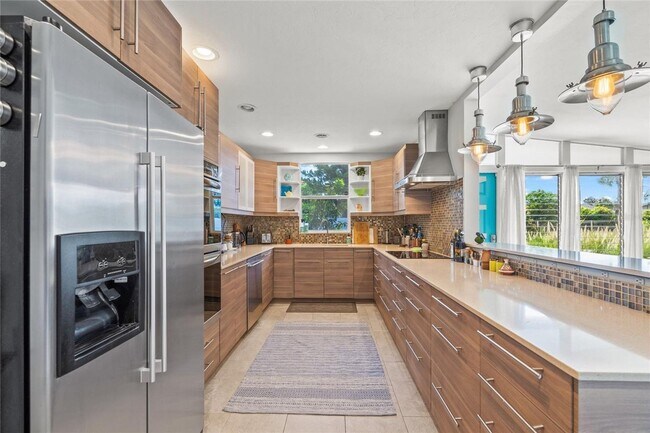 Building Photo - 2/2 luxury pool home in Sarasota, unfurnished annual rental