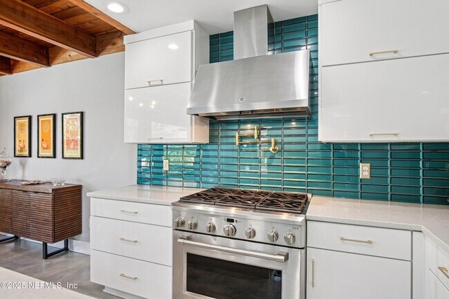 Building Photo - 248 11th St