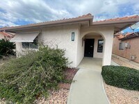 Building Photo - Two Bedroom Two Bathroom Home in Hemet!