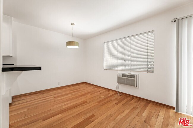 Building Photo - 1608 S Bentley Ave