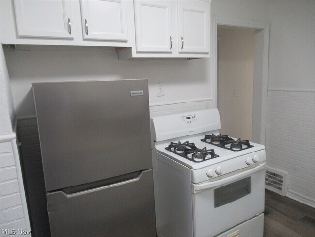 Building Photo - 1616 Douglas Rd