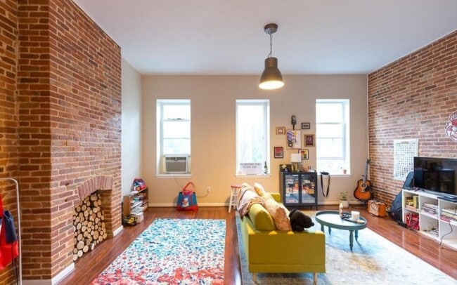 Building Photo - 2115 St Paul St