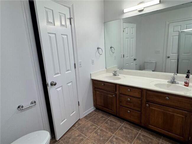 Building Photo - 285 Carrington Ave