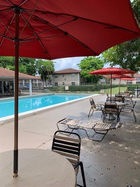 Building Photo - 8850 Royal Palm Blvd