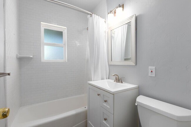 Building Photo - 4804 Iroquois Ave