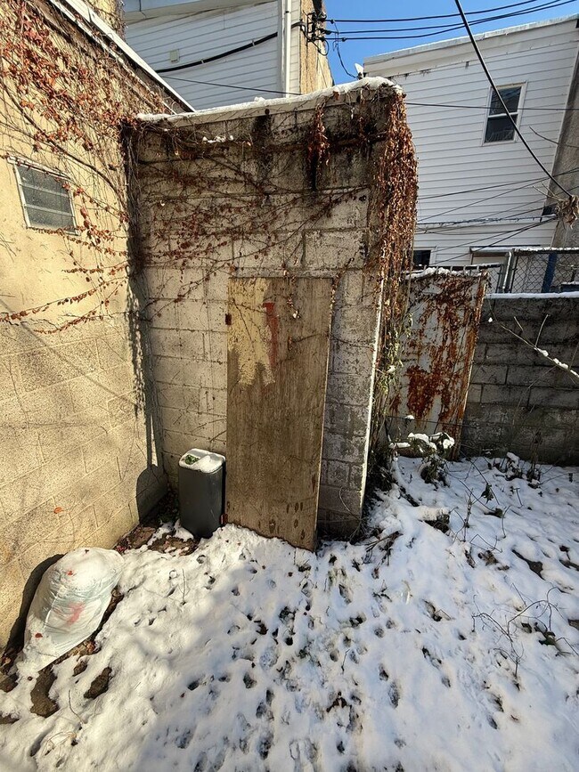 Building Photo - 1703 S 19th St