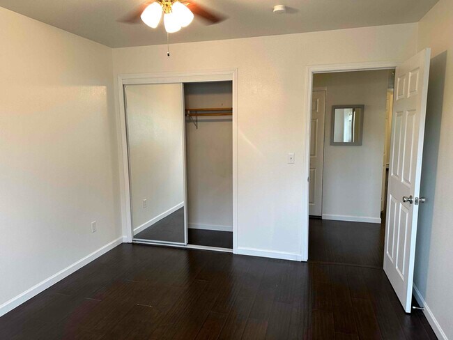 Building Photo - 1930 Congress Cir