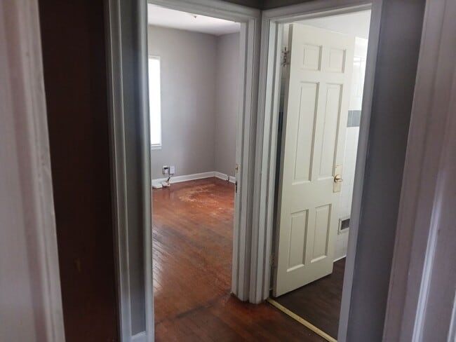 Building Photo - 108 N Russel (Sublease) "Flexible Move in ...