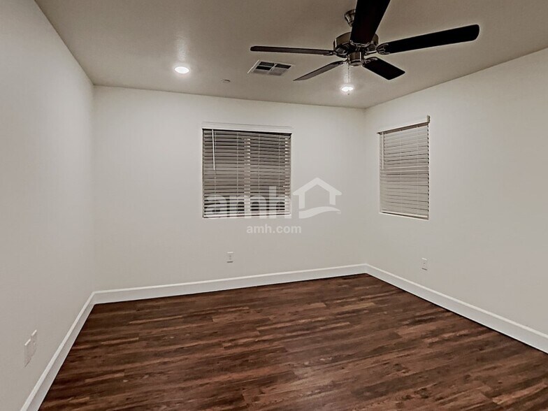 Building Photo - 327 Cape Seville Pl