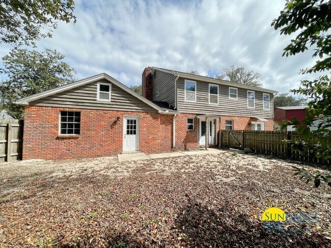 Building Photo - Spacious 4-Bedroom Home Minutes from Eglin AFB with a great home gym!