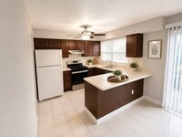 Building Photo - 164 Woodlake Manor Dr