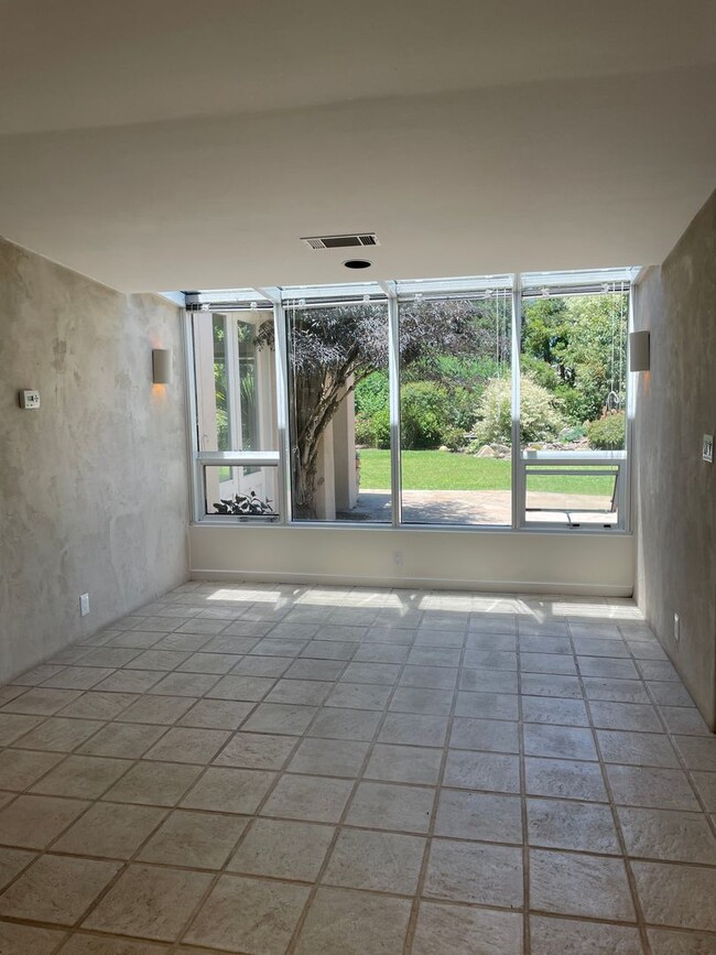 Building Photo - Alta Vista Ave Custom Home Available Augus...