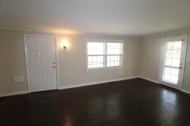 Building Photo - One Bedroom Duplex in North Kansas City