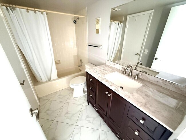 Building Photo - 7076 Huntington Ln