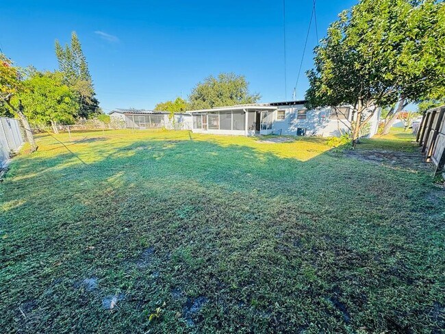 Building Photo - 7024 Moderna Way