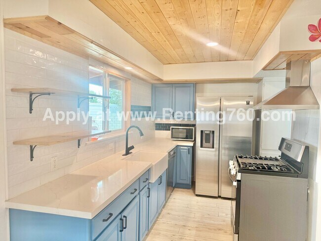 Building Photo - Stylish 3-Bedroom Home with Fenced Yard, S...