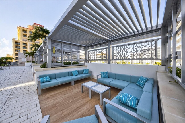 Building Photo - 153 N Seabreeze Blvd