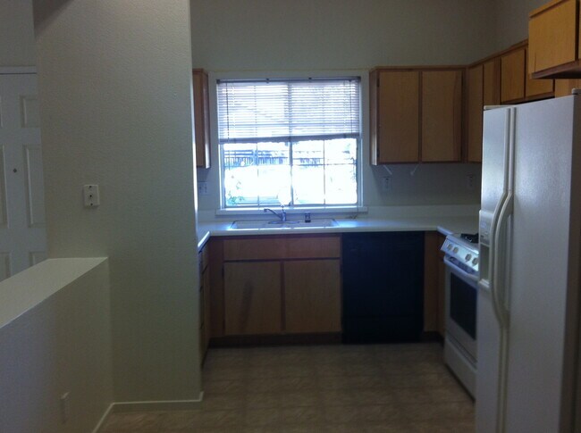 Building Photo - 3 Bedroom 2 Bath Home in Mace Ranch-$500 off 1st Month's Rent