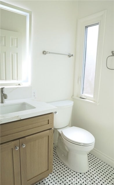 Building Photo - 745 Barris Dr