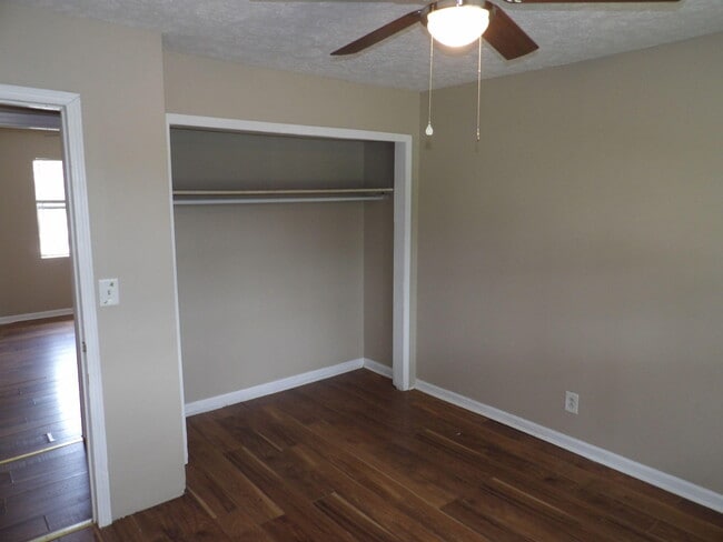 Building Photo - 468 Schenkel Ln