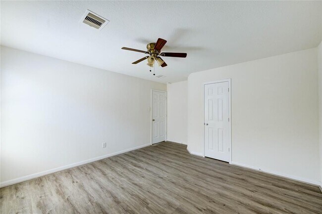 Building Photo - 16003 Peach Bluff Ln