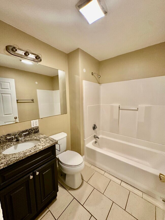 Building Photo - 74 Egmont St